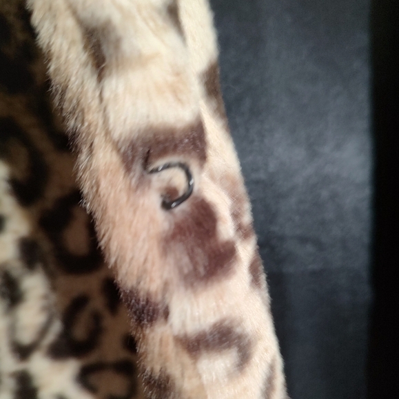 Talbots Leopard Print Faux Fur Vest - Picture 8 of 9